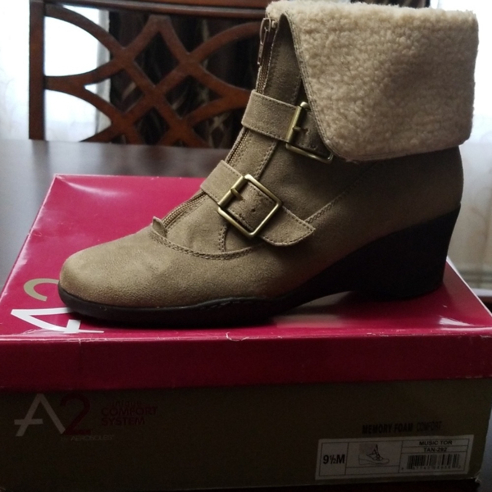 Wedge boots